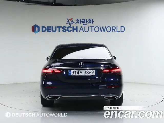 Mercedes-Benz E-Class — Фото автомобиля 4