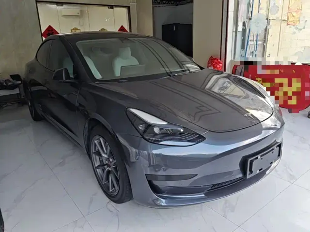 Tesla Model 3 — Фото автомобиля 3