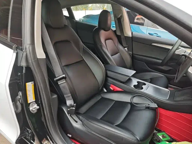 Tesla Model 3 — Фото автомобиля 24