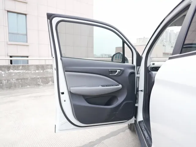 Leapmotor T03 — Фото автомобиля 16