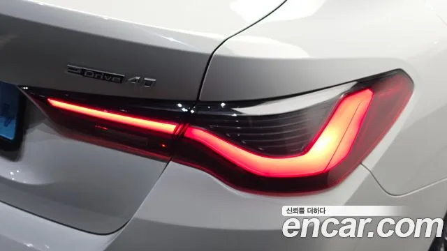 BMW i4 — Фото автомобиля 8