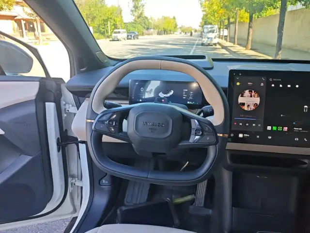 Lynk & Co Z20 — Фото автомобиля 10