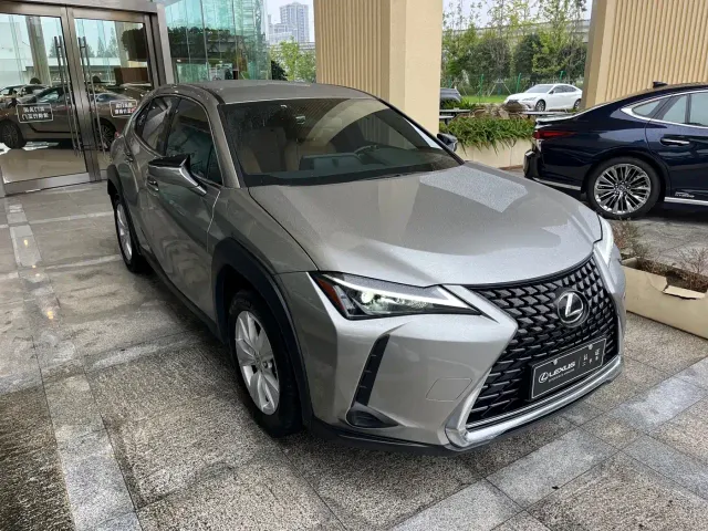 Lexus UX — Фото автомобиля 3