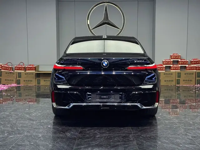 BMW 7 Series — Фото автомобиля 9