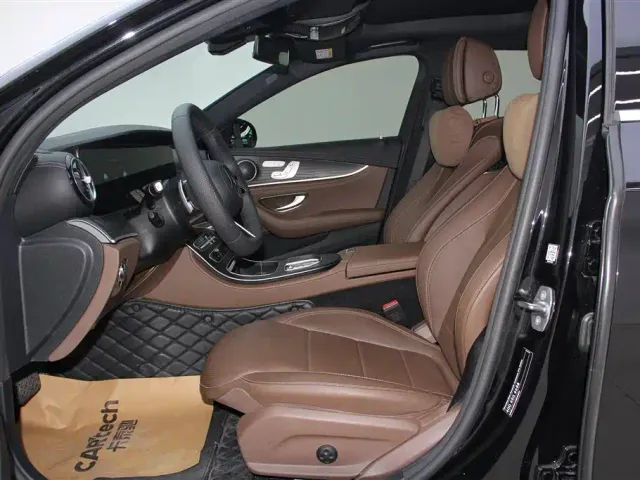Mercedes-Benz E-Class — Фото автомобиля 25