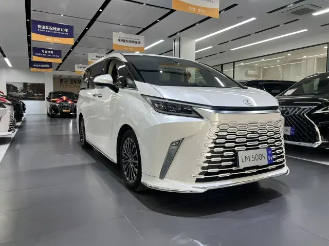 Lexus LM — Фото автомобиля 3