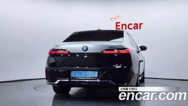 BMW i7 G70 — Фото автомобиля 4