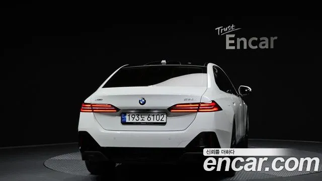 BMW 5-Series 5 серия (G60) 530i xDrive M Sport — Фото автомобиля 4