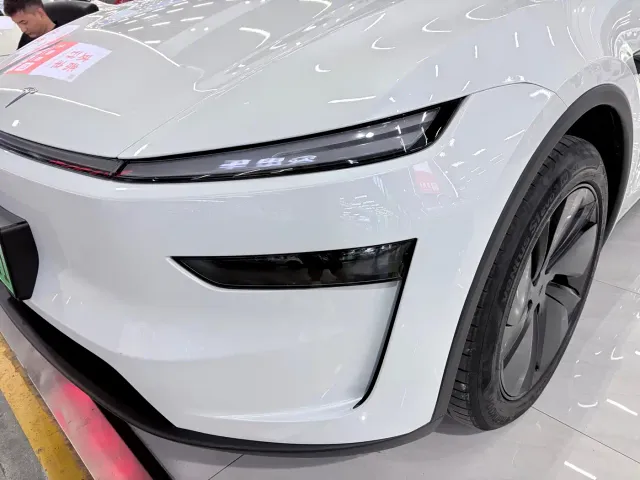 Tesla Model Y — Фото автомобиля 4