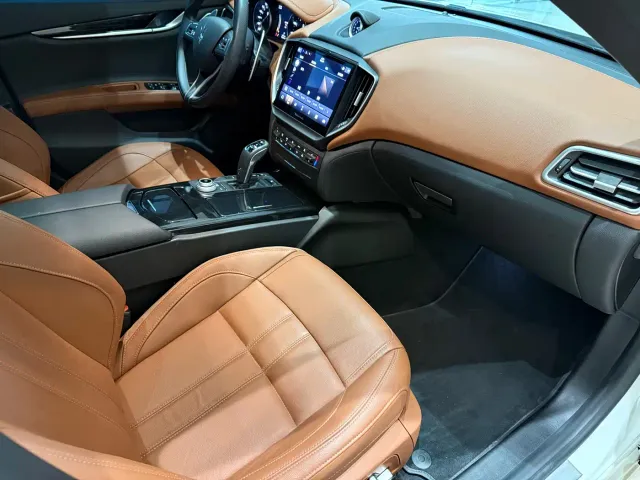 Maserati Ghibli — Фото автомобиля 12