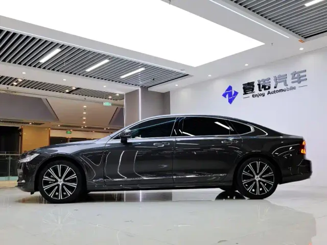 Volvo S90 — Фото автомобиля 3