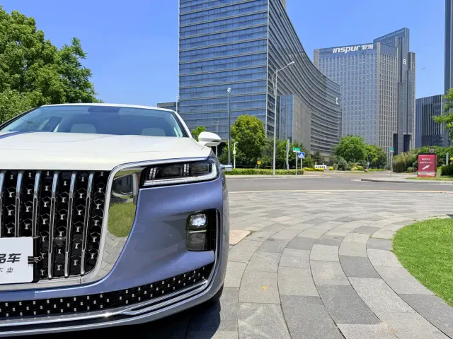 Hongqi H9 — Фото автомобиля 6