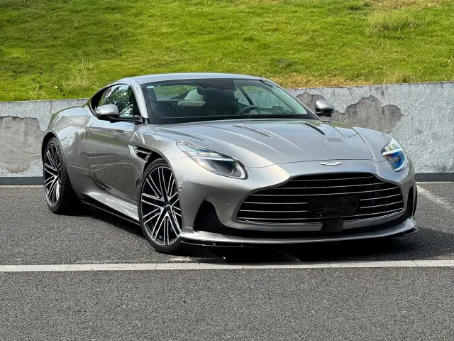 Aston Martin DB12 — Фото автомобиля 4