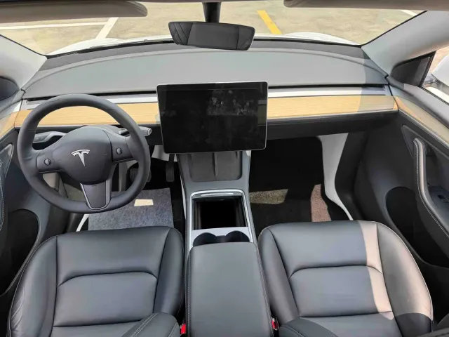 Tesla Model Y — Фото автомобиля 5