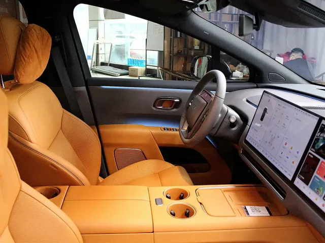 Li Auto i8 — Фото автомобиля 17