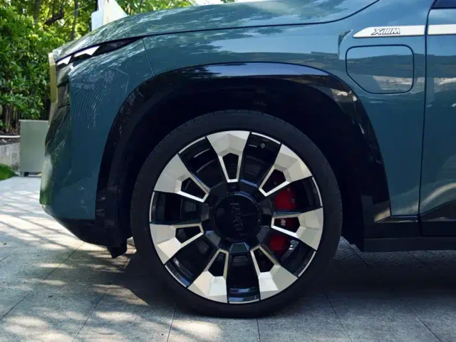 BMW XM — Фото автомобиля 3