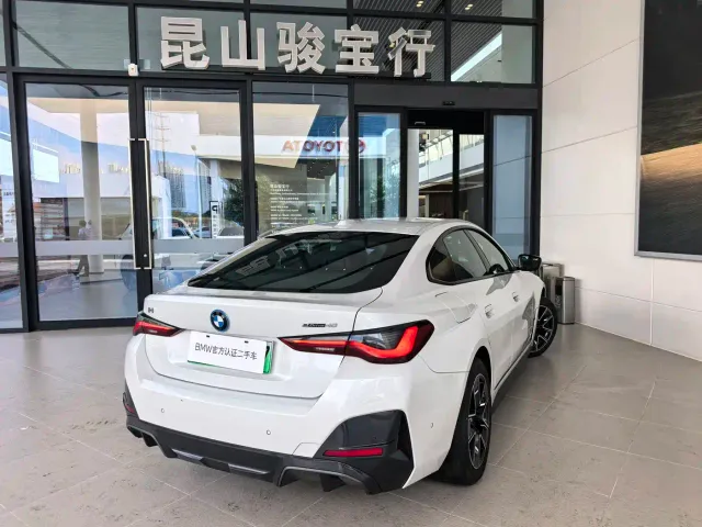 BMW i4 — Фото автомобиля 8