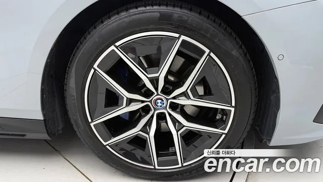 BMW 5 Series G60 — Фото автомобиля 20