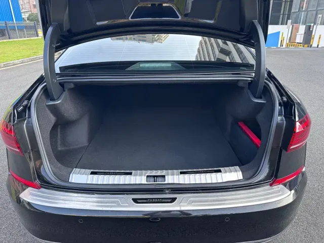 Volkswagen Passat — Фото автомобиля 8