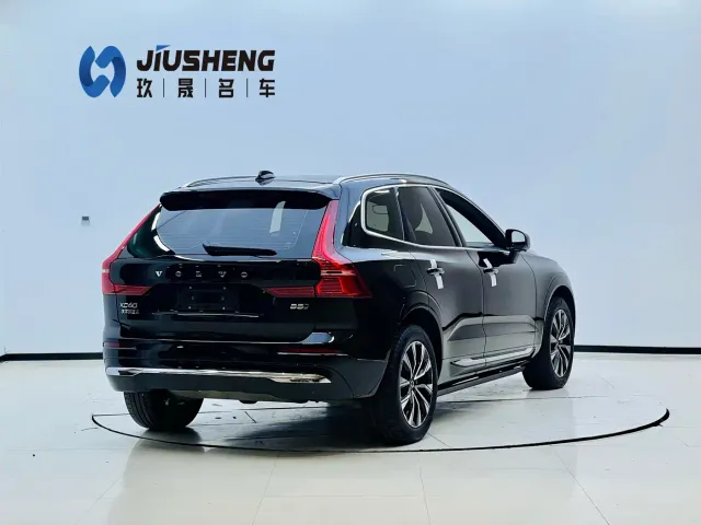 Volvo XC60 — Фото автомобиля 6