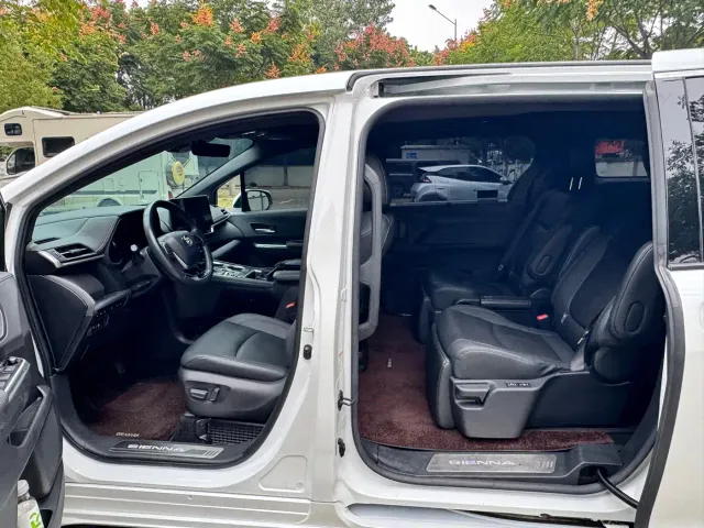 Toyota Sienna — Фото автомобиля 6