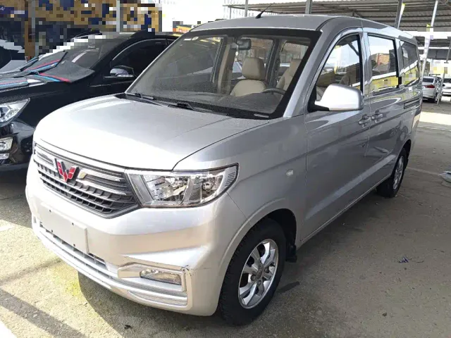 Фотография автомобиля — Wuling Hongguang V