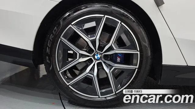 BMW 5 Series G60 — Фото автомобиля 5