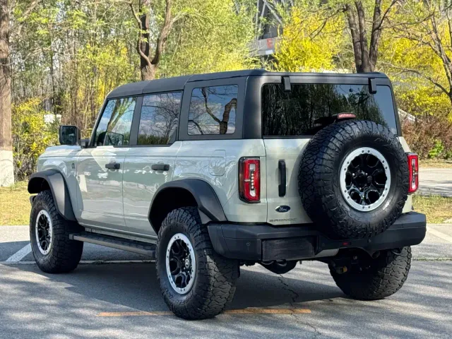 Ford Bronco — Фото автомобиля 6