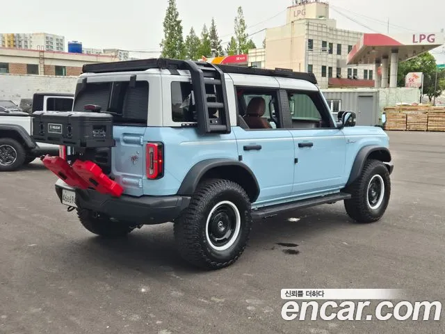 Ford Bronco — Фото автомобиля 3
