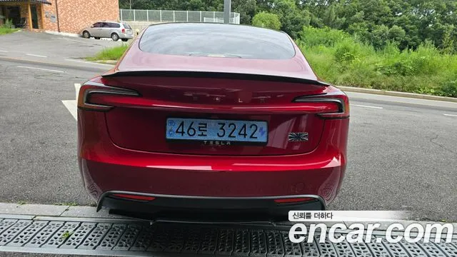 Tesla Model 3 — Фото автомобиля 4