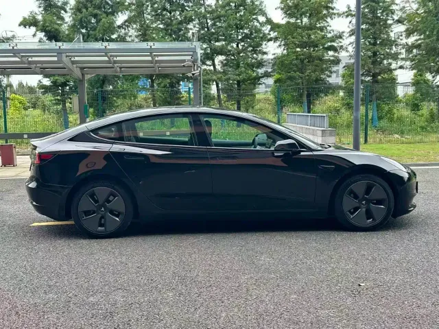 Tesla Model 3 — Фото автомобиля 14