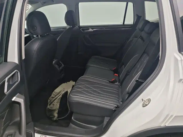Volkswagen Tiguan L — Фото автомобиля 16