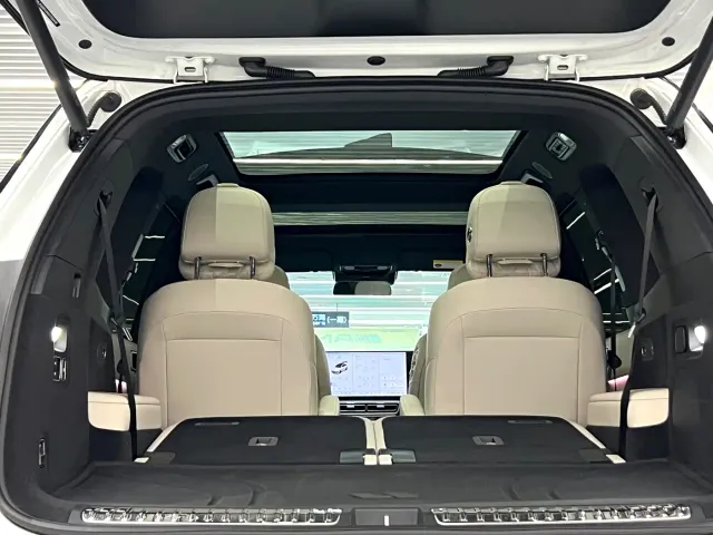 Li Auto L8 — Фото автомобиля 10