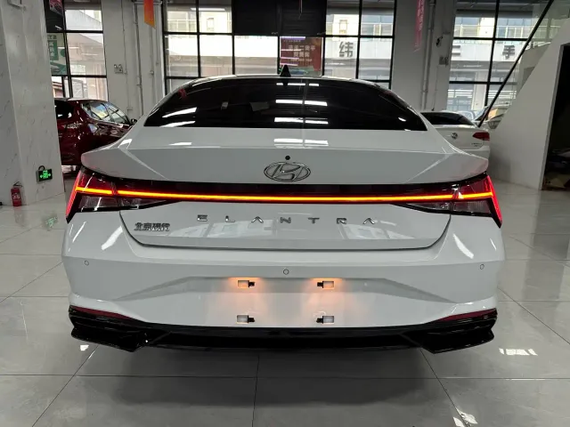 Hyundai Elantra — Фото автомобиля 9