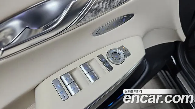 Genesis GV70 — Фото автомобиля 28