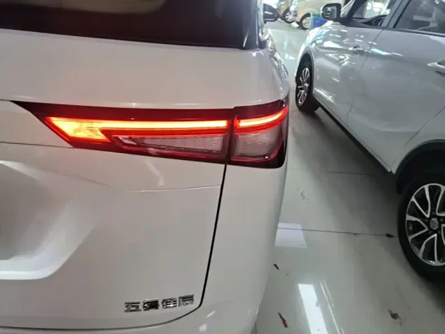 Wuling Jiachen — Фото автомобиля 7