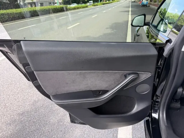 Tesla Model Y — Фото автомобиля 12