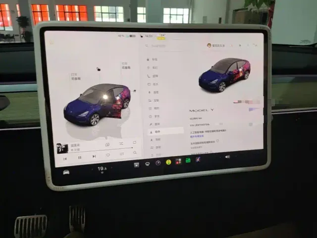 Tesla Model Y — Фото автомобиля 11