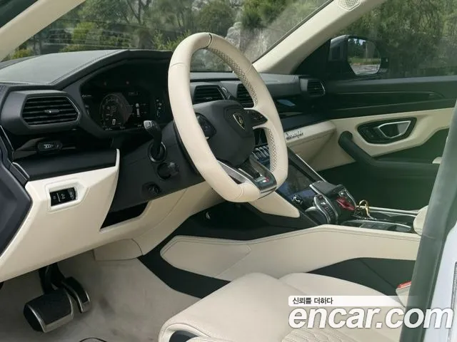 Lamborghini Urus — Фото автомобиля 16