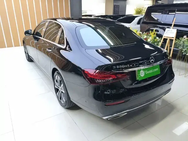 Mercedes-Benz E-Class — Фото автомобиля 4