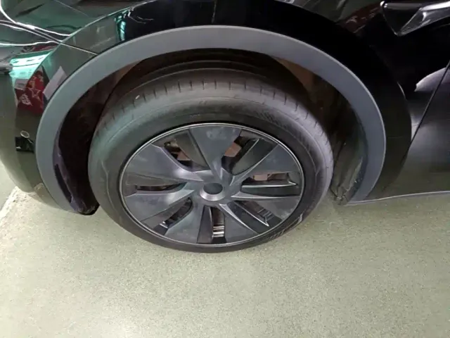 Tesla Model Y — Фото автомобиля 22