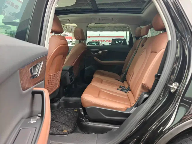 Audi Q7 — Фото автомобиля 11