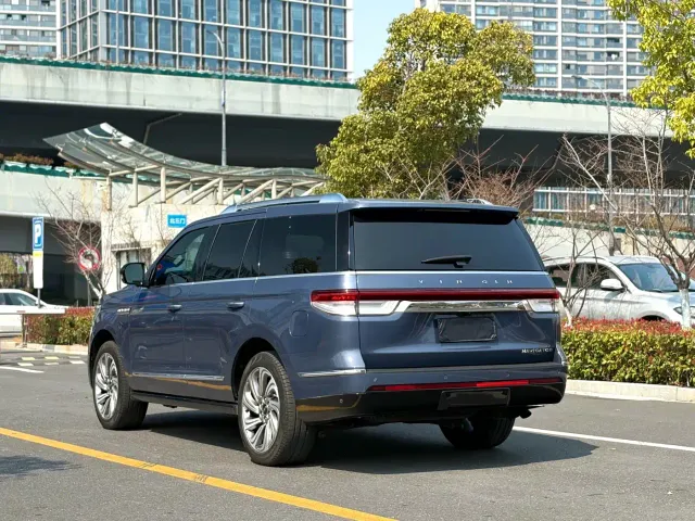 Lincoln Navigator — Фото автомобиля 4