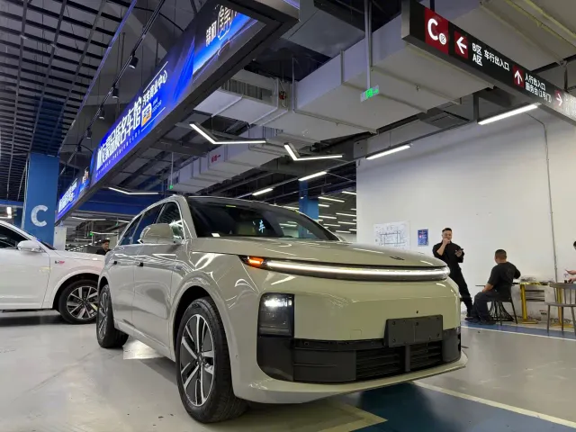 Li Auto L6 — Фото автомобиля 3