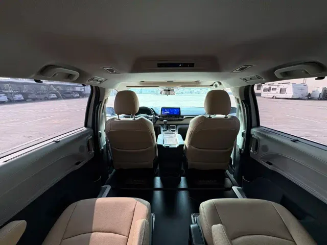 Toyota Sienna — Фото автомобиля 11