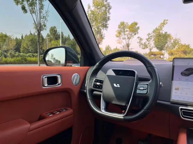 Li Auto L7 — Фото автомобиля 9