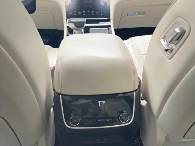 Li Auto ONE — Фото автомобиля 17