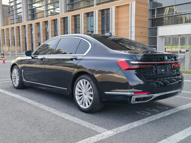 BMW BMW 7 Series 2021 Model 730Li Luxury Package — Фото автомобиля 15