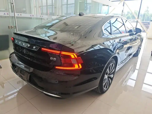 Volvo S90 — Фото автомобиля 6