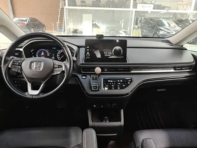 Honda Elysion — Фото автомобиля 12